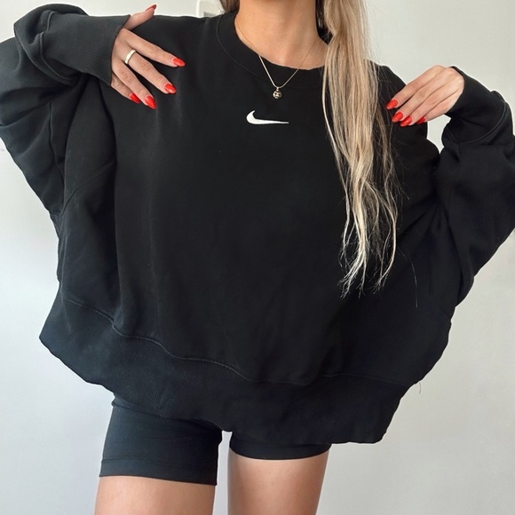 Nike Center Swoosh Black Sweatshirt - Picture 1 of 3